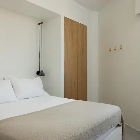 Nōstos Serifos * Livadi (Serifos)