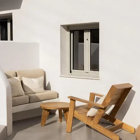 Nōstos Serifos * Livadi (Serifos)